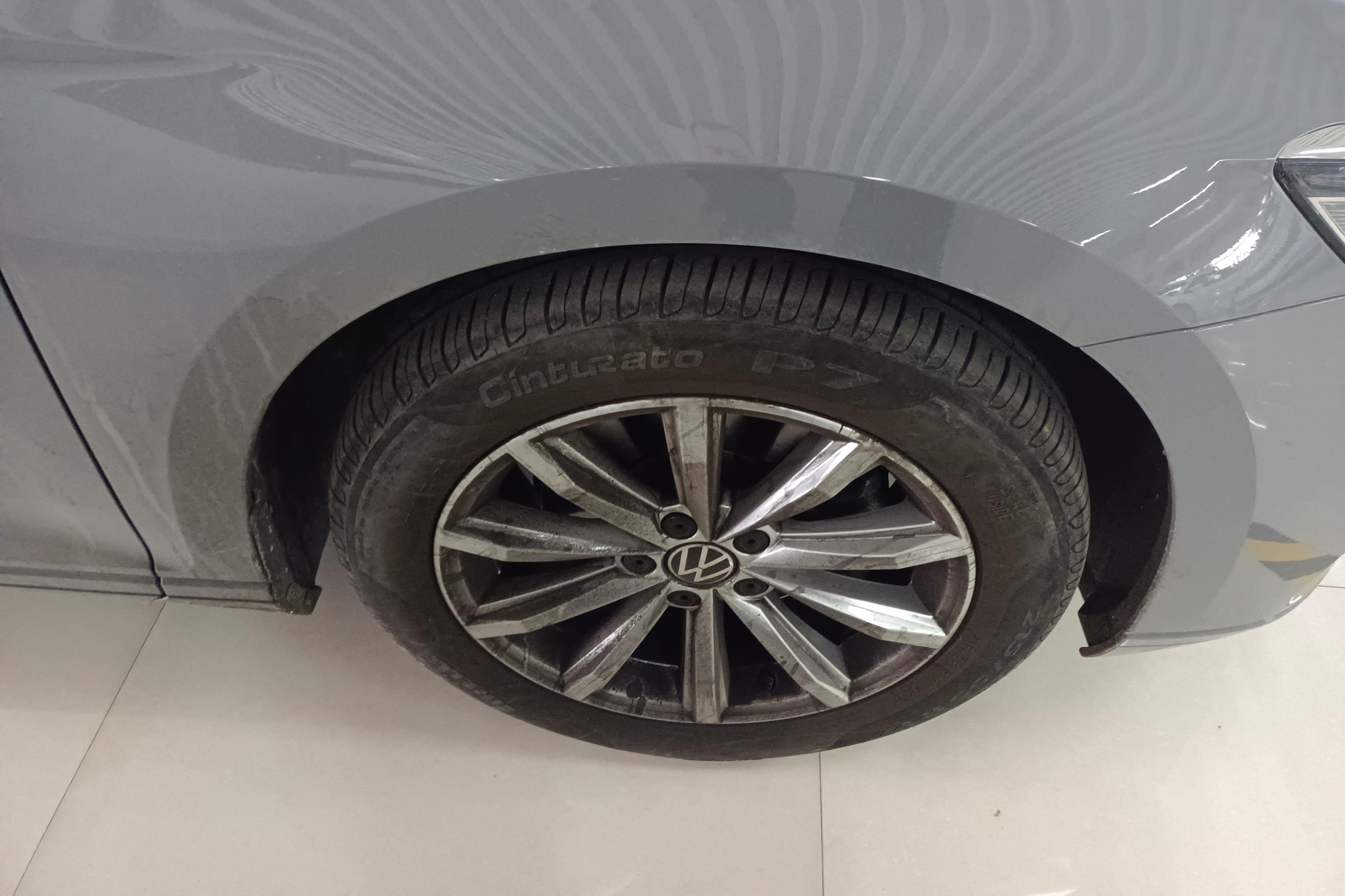 Volkswagen Passat Variant 2023 immagine di auto #6