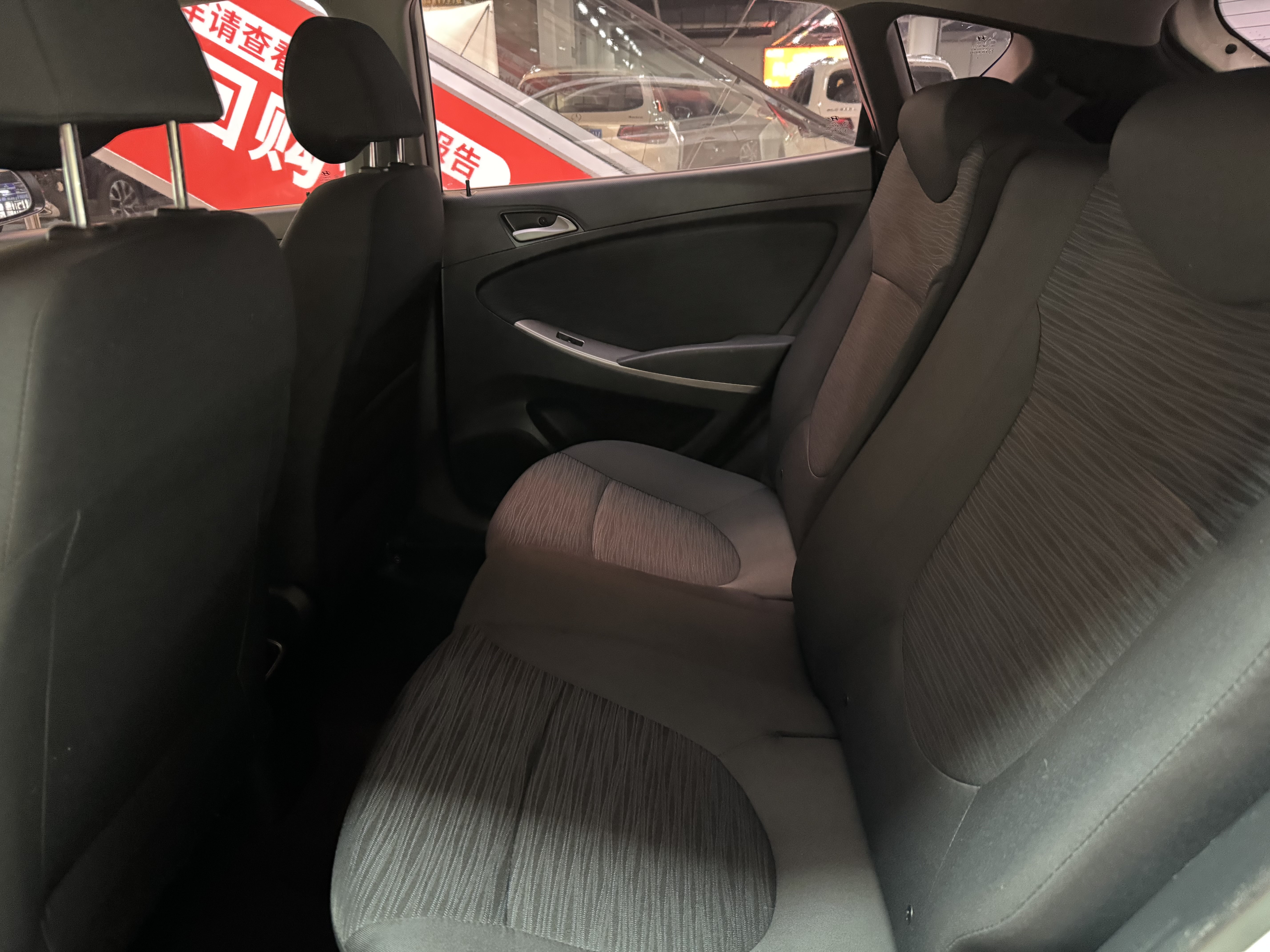 Hyundai Reina Hatchback 2015 car image #6