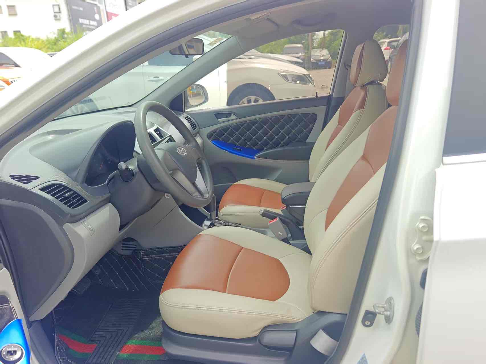 Hyundai Reina 2016 car image #6