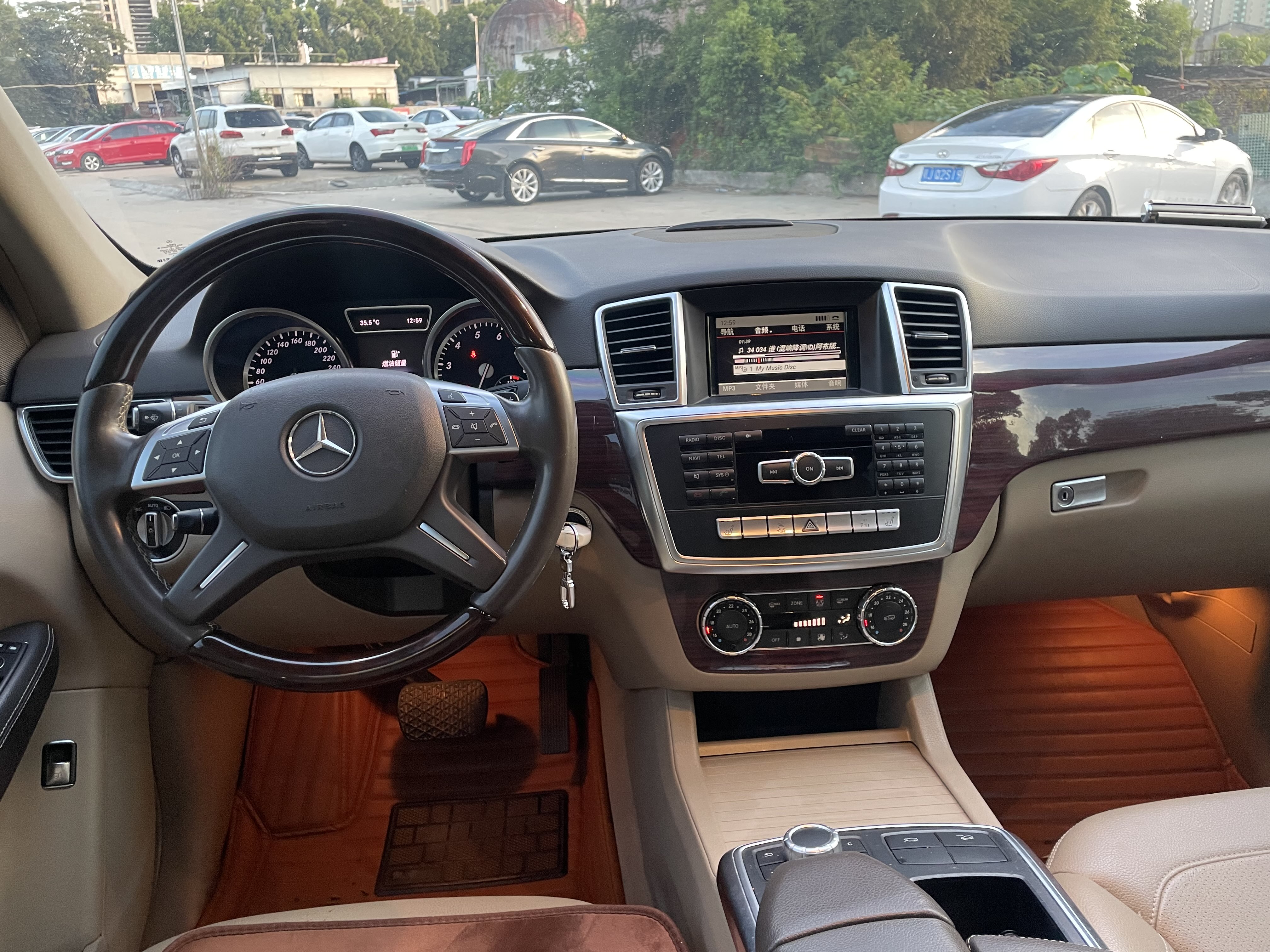 Mercedes-Benz M Class 2012 car image #6