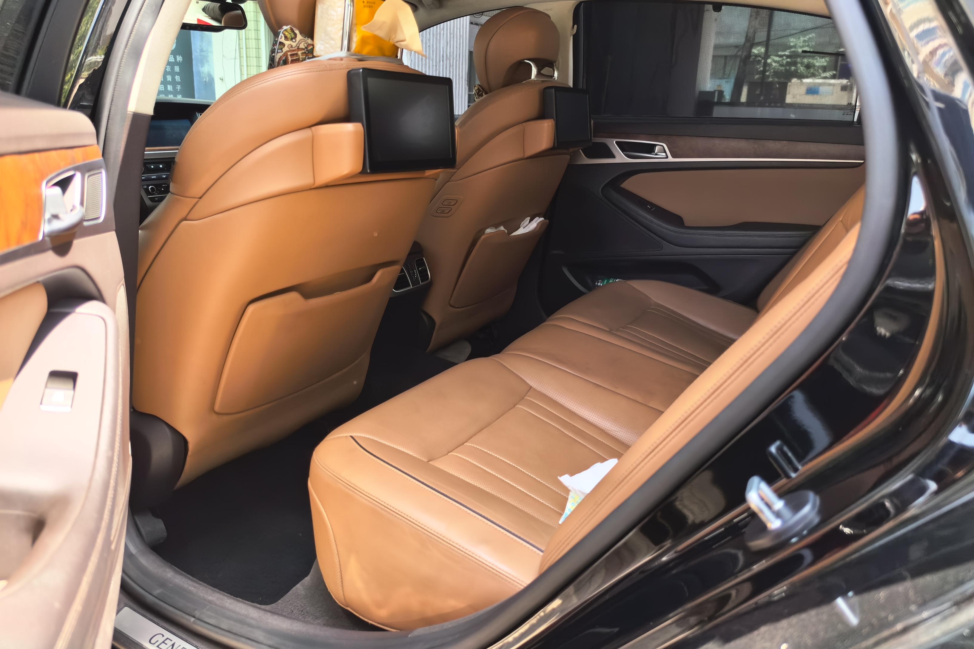 Hyundai Genesis 2015 car image #6