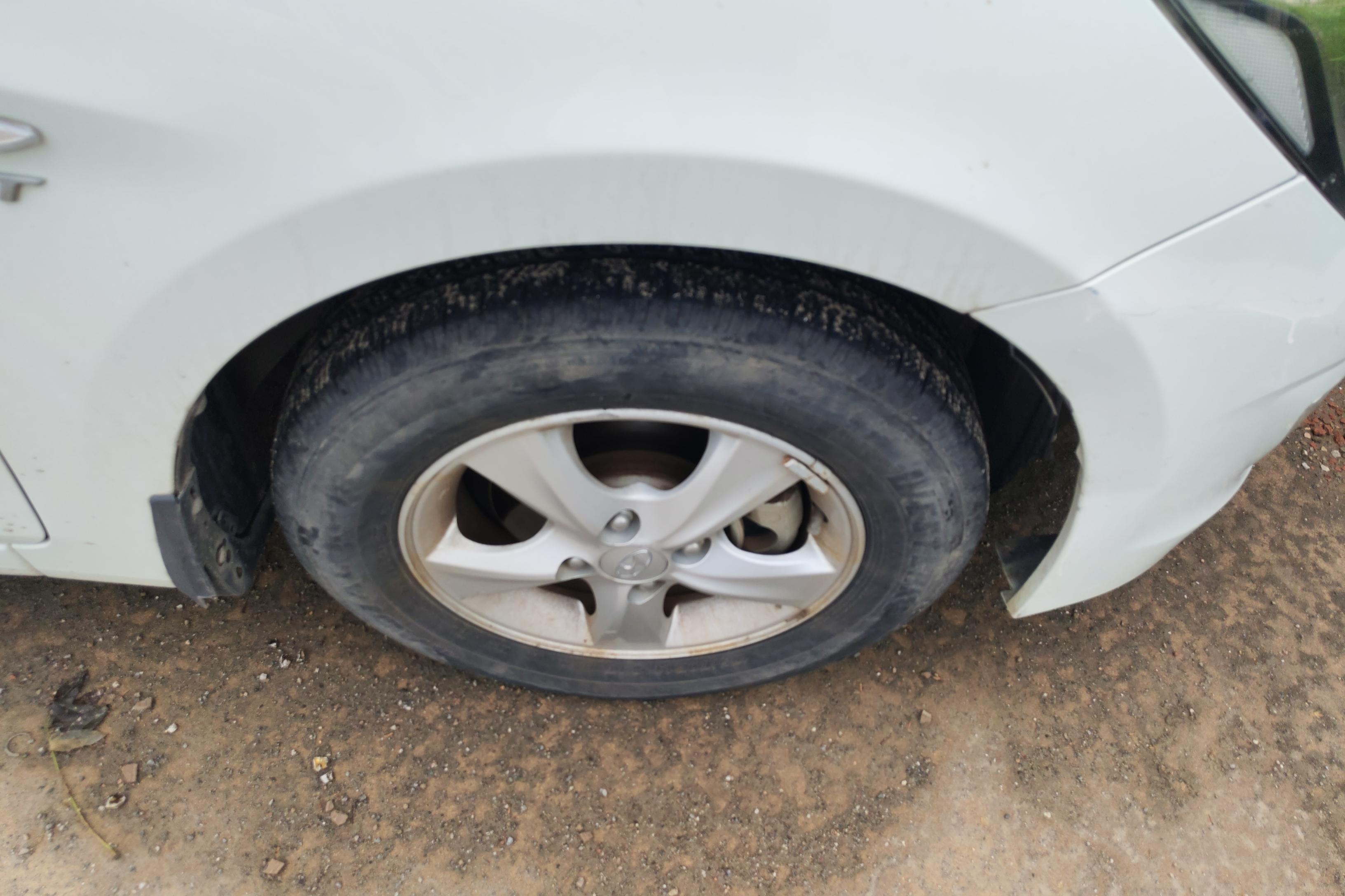 Hyundai Reina 2015 car image #6