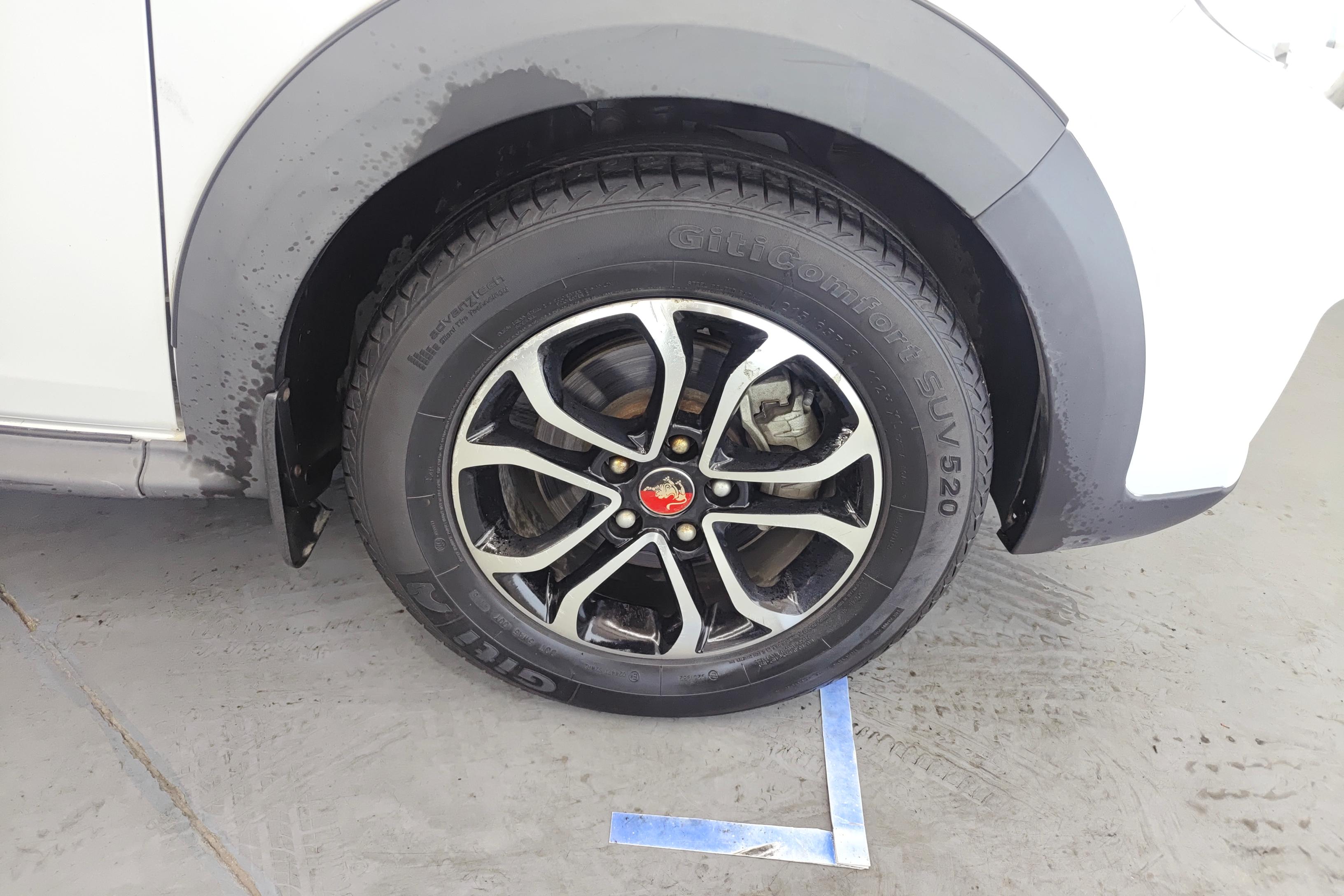 Forthing JOYEAR XV 2017 car image #6