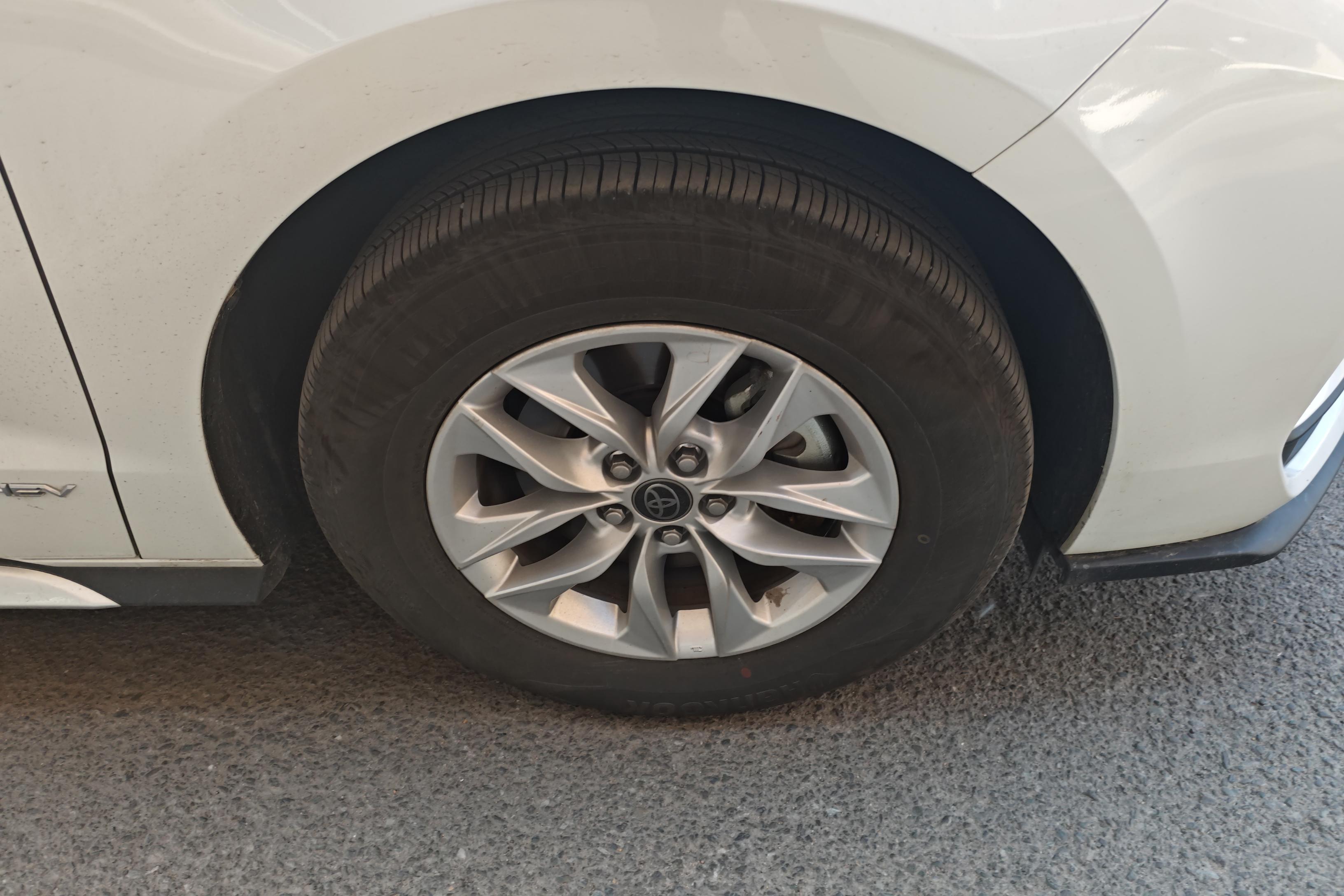 Toyota Granvia 2024 car image #6