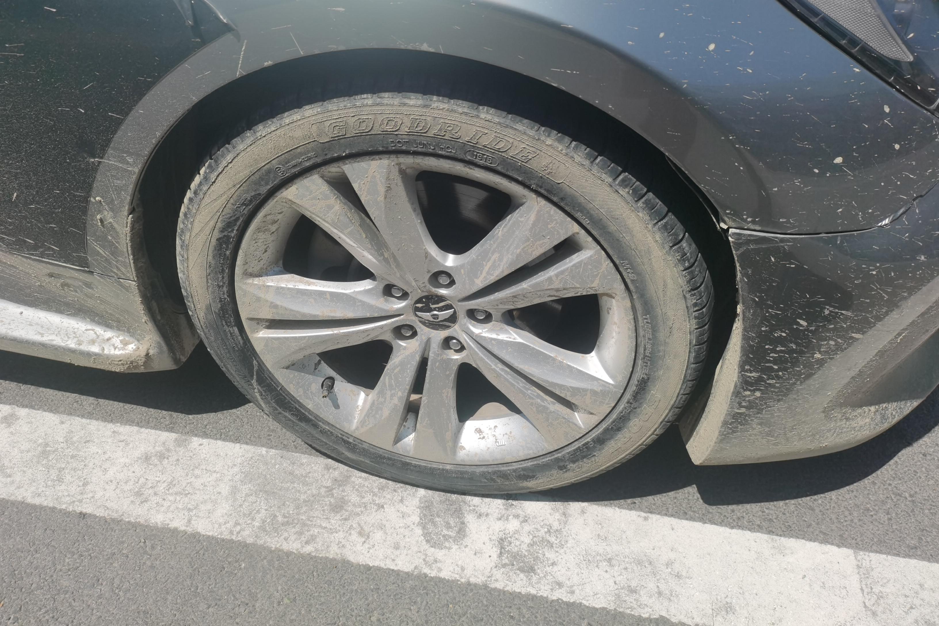 Hyundai Rohens 2012 #6 Hyundai Rohens 2012 car image #6