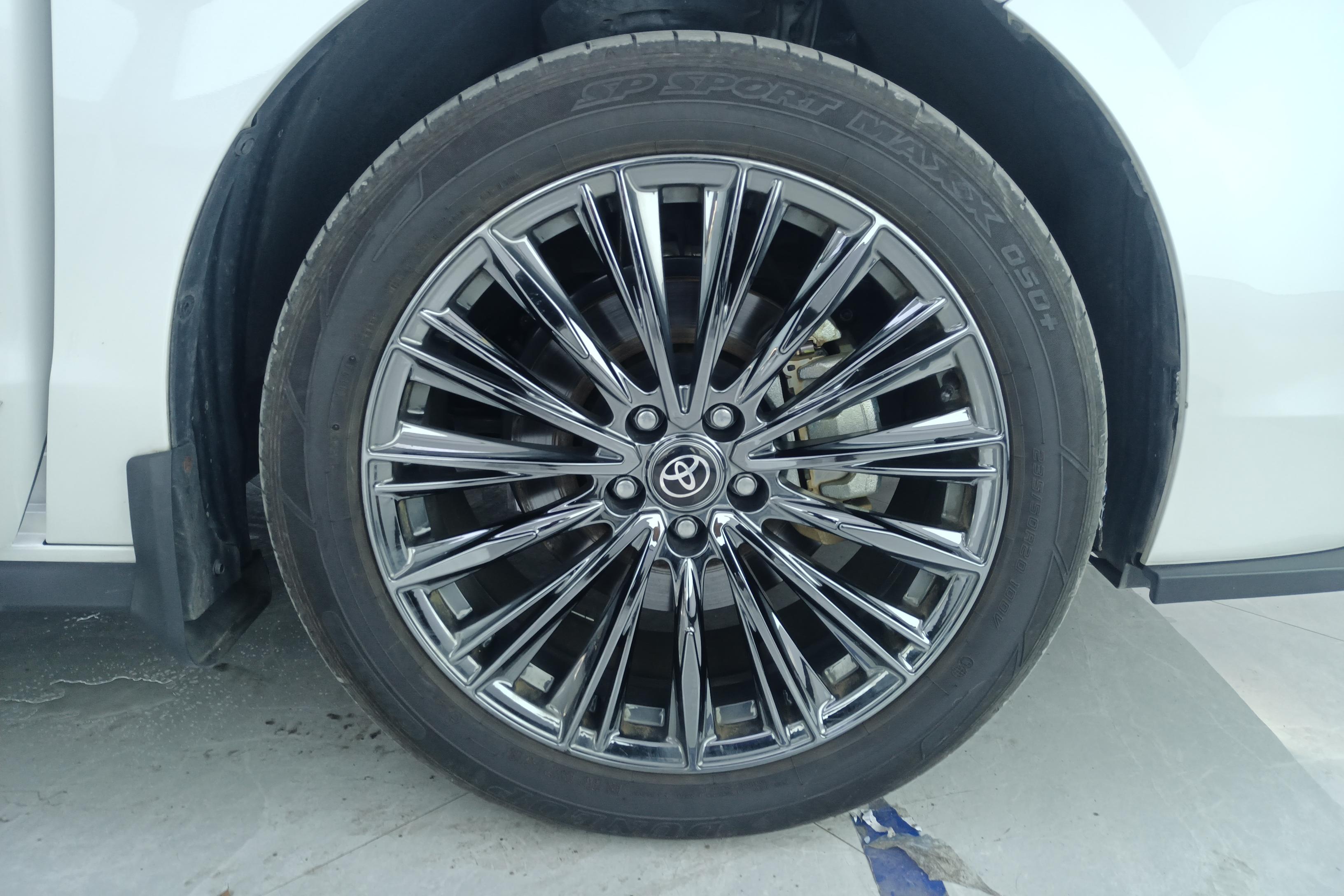 Toyota Granvia 2024 immagine di auto #6