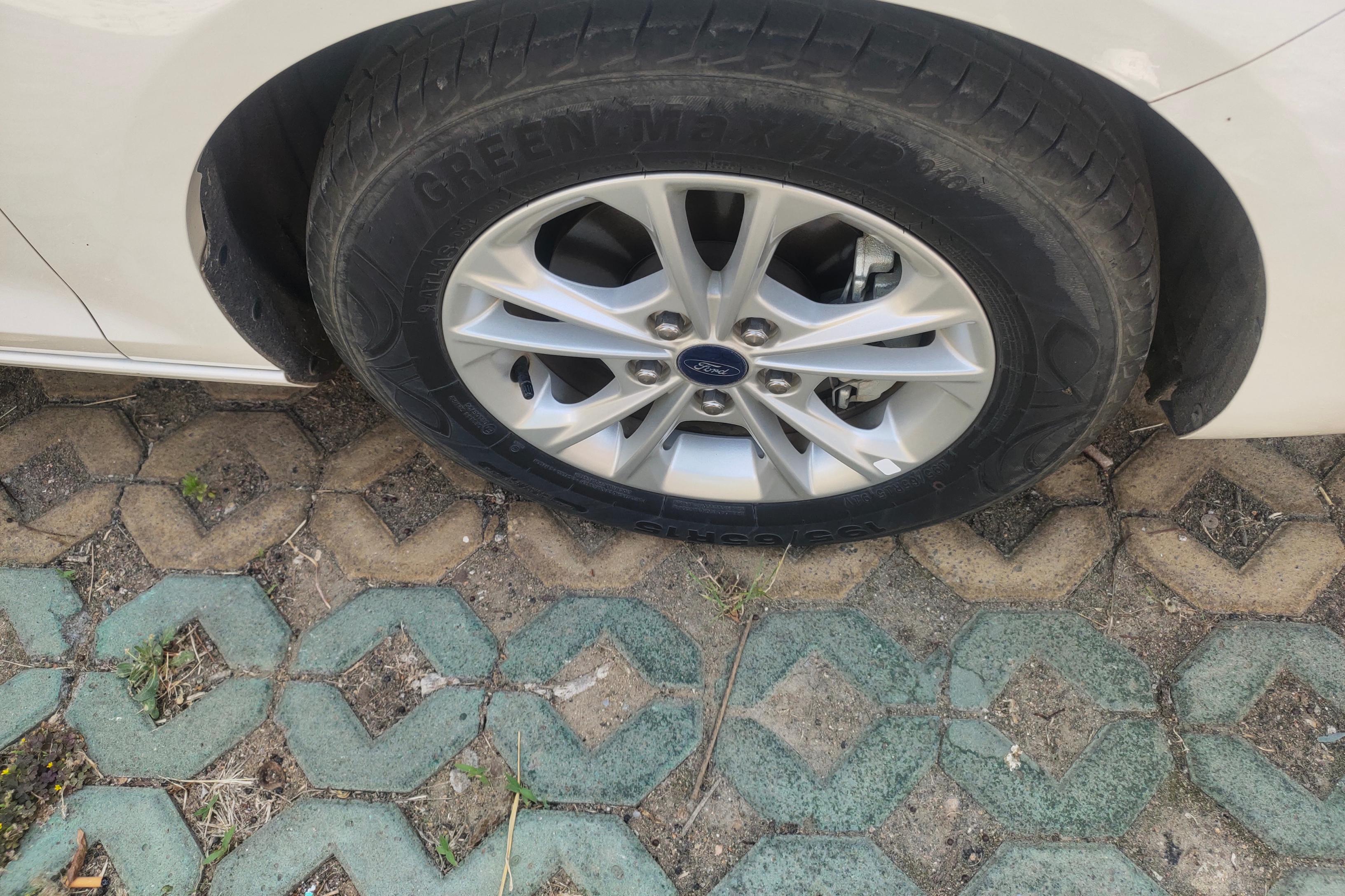 Ford Escort 2021 car image #6