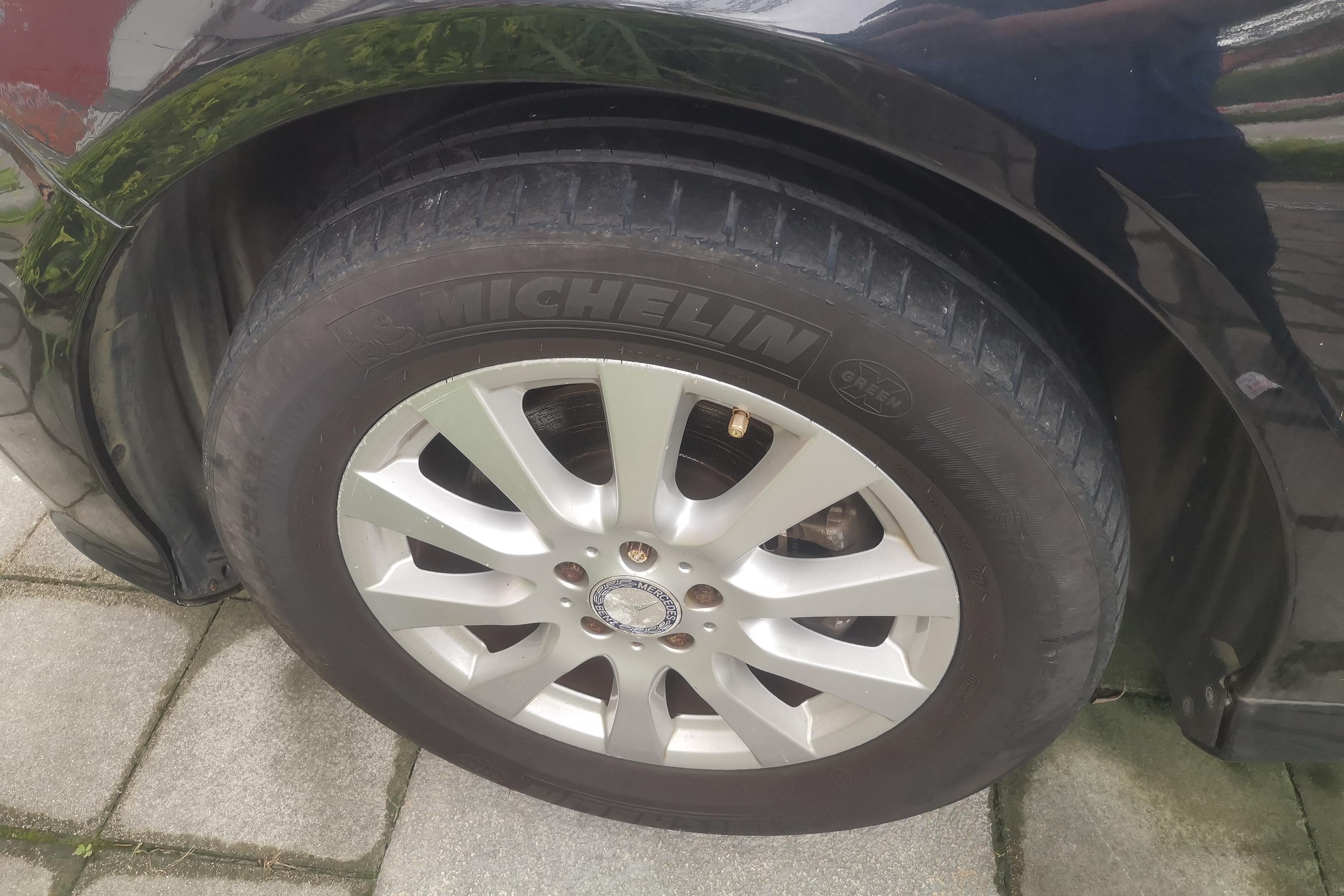 Mercedes-Benz R Class 2011 car image #6