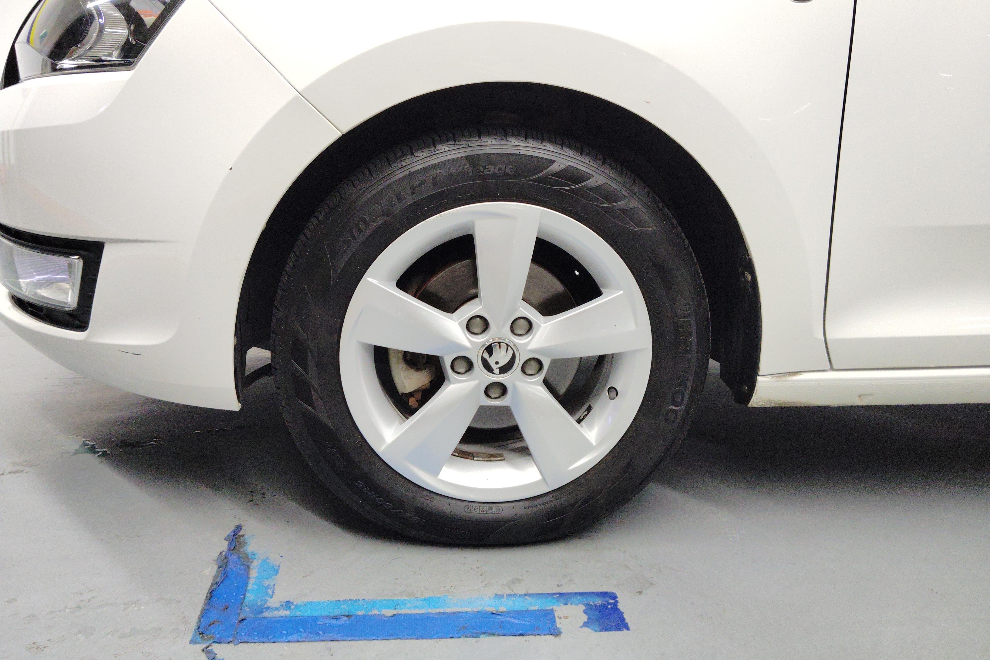 Skoda Rapid Spaceback 2016 car image #6