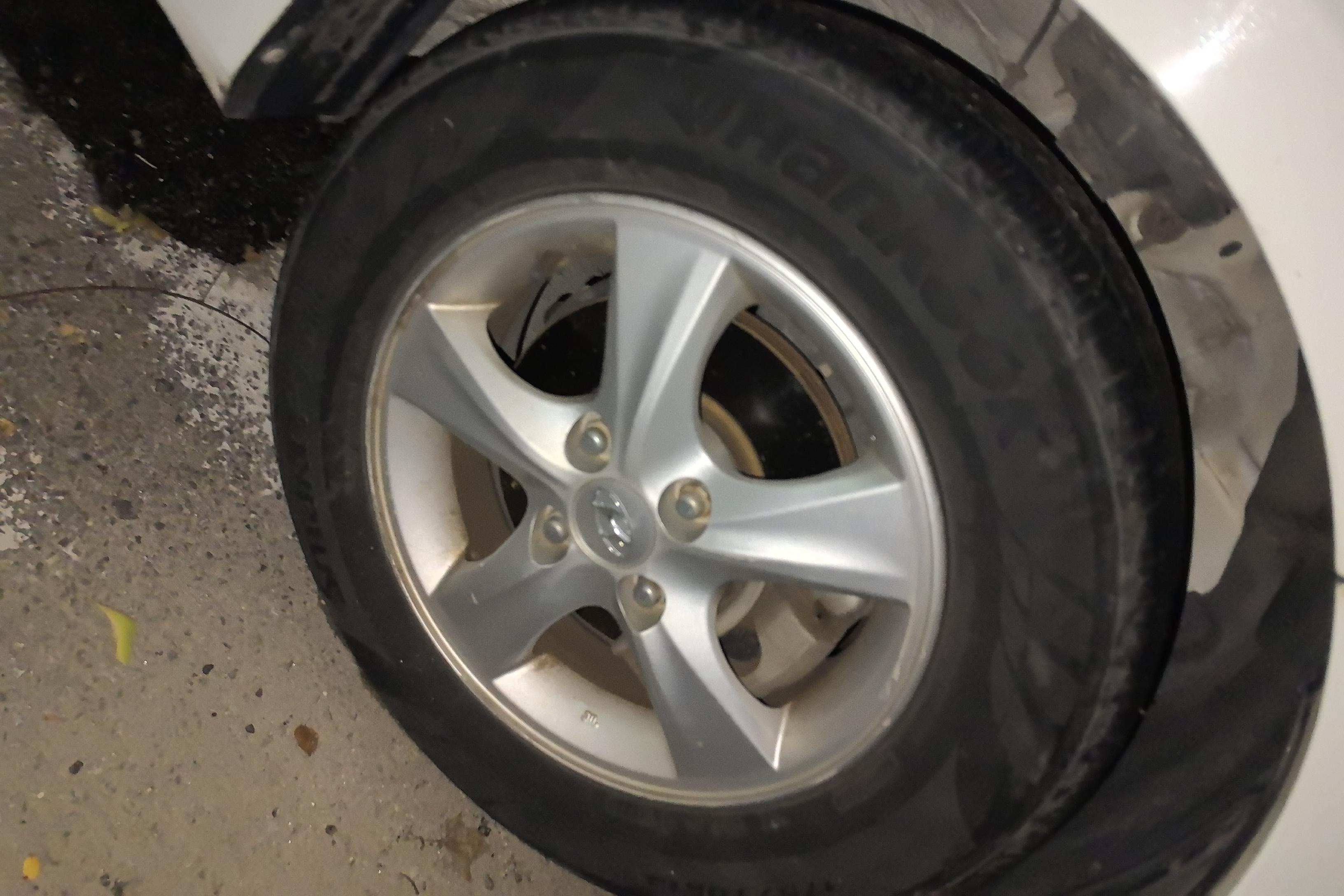 Hyundai Reina 2014 car image #6