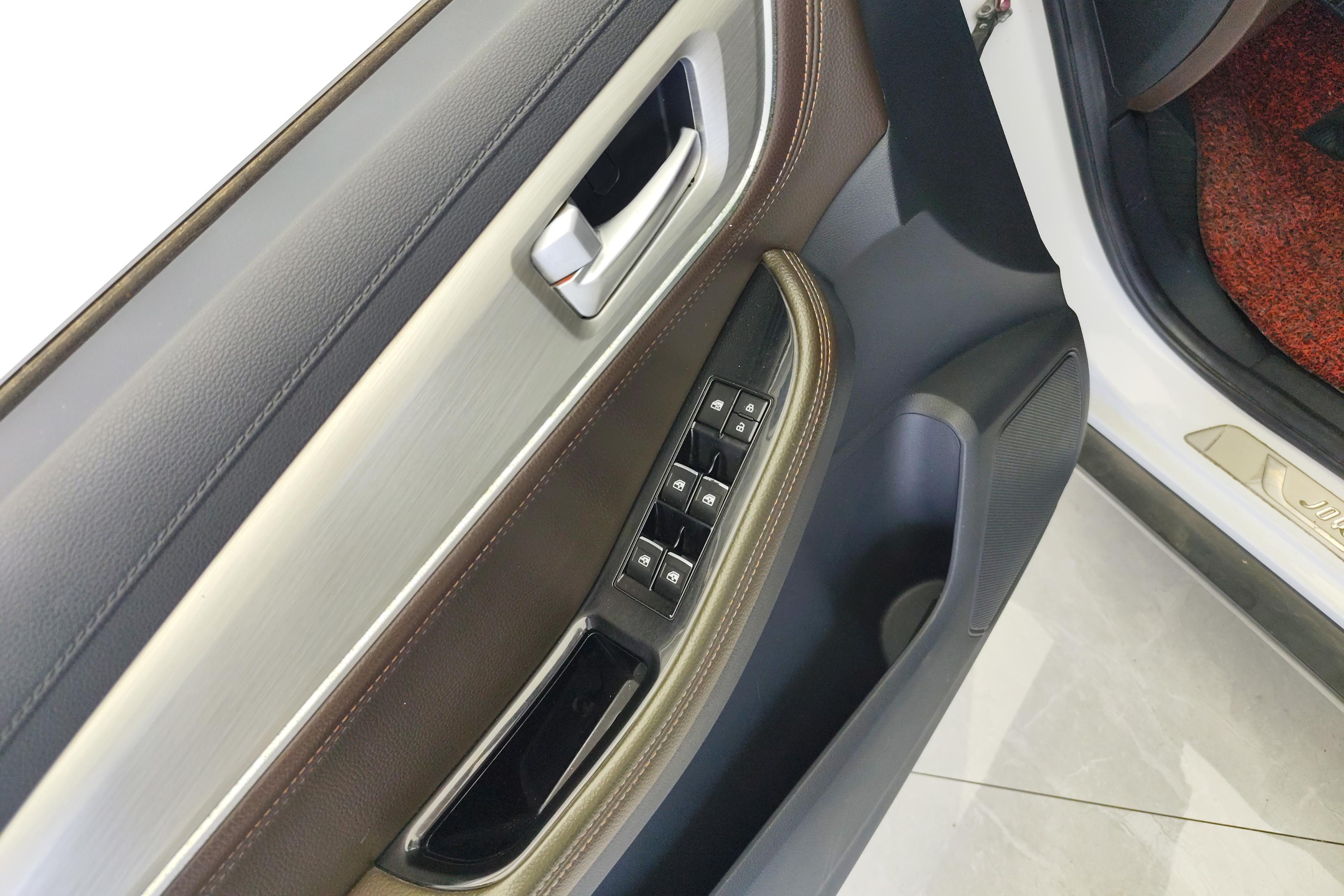 Forthing JOYEAR X6 2018 #6 Forthing JOYEAR X6 2018 car image #6