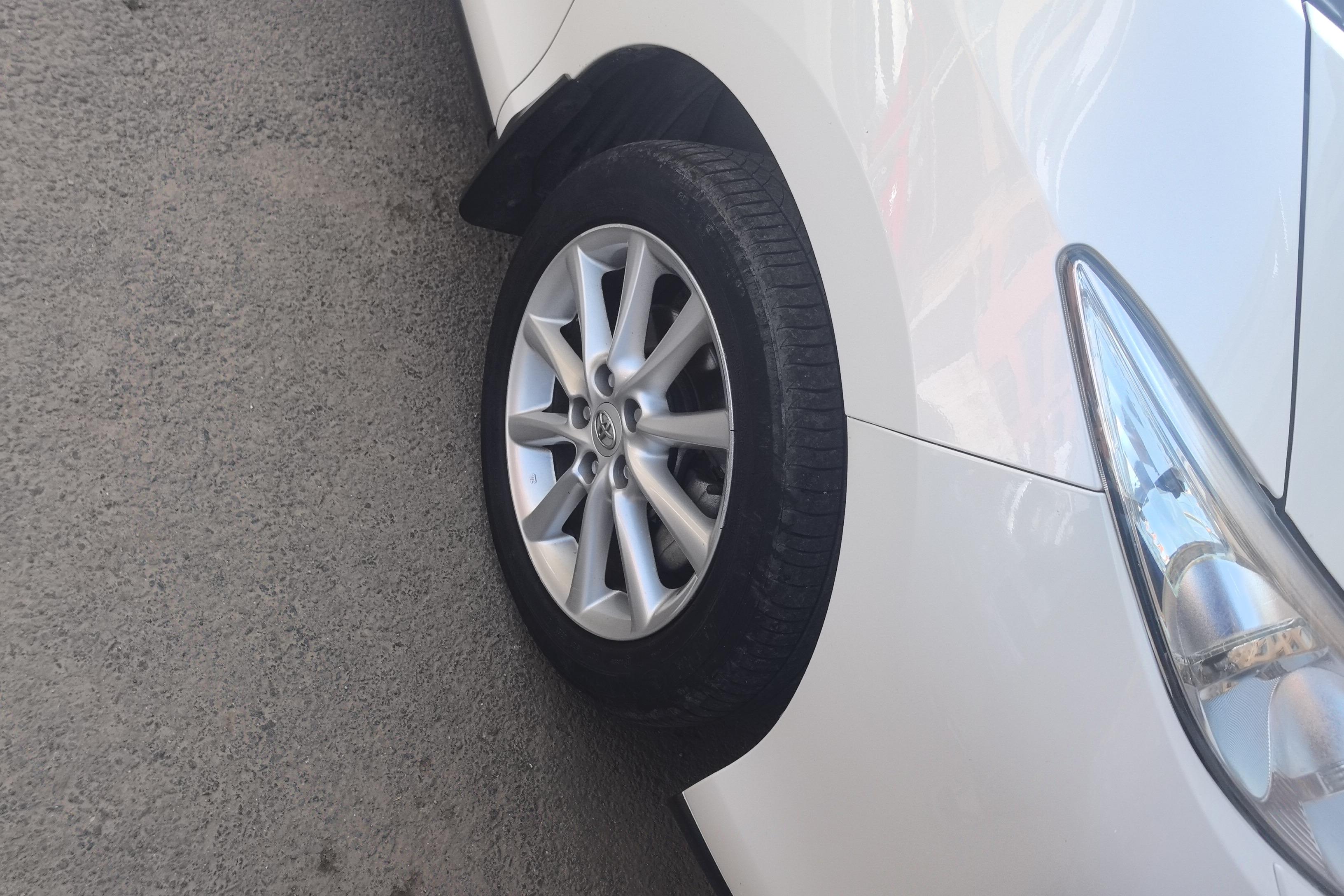 Toyota Previa 2012 car image #6