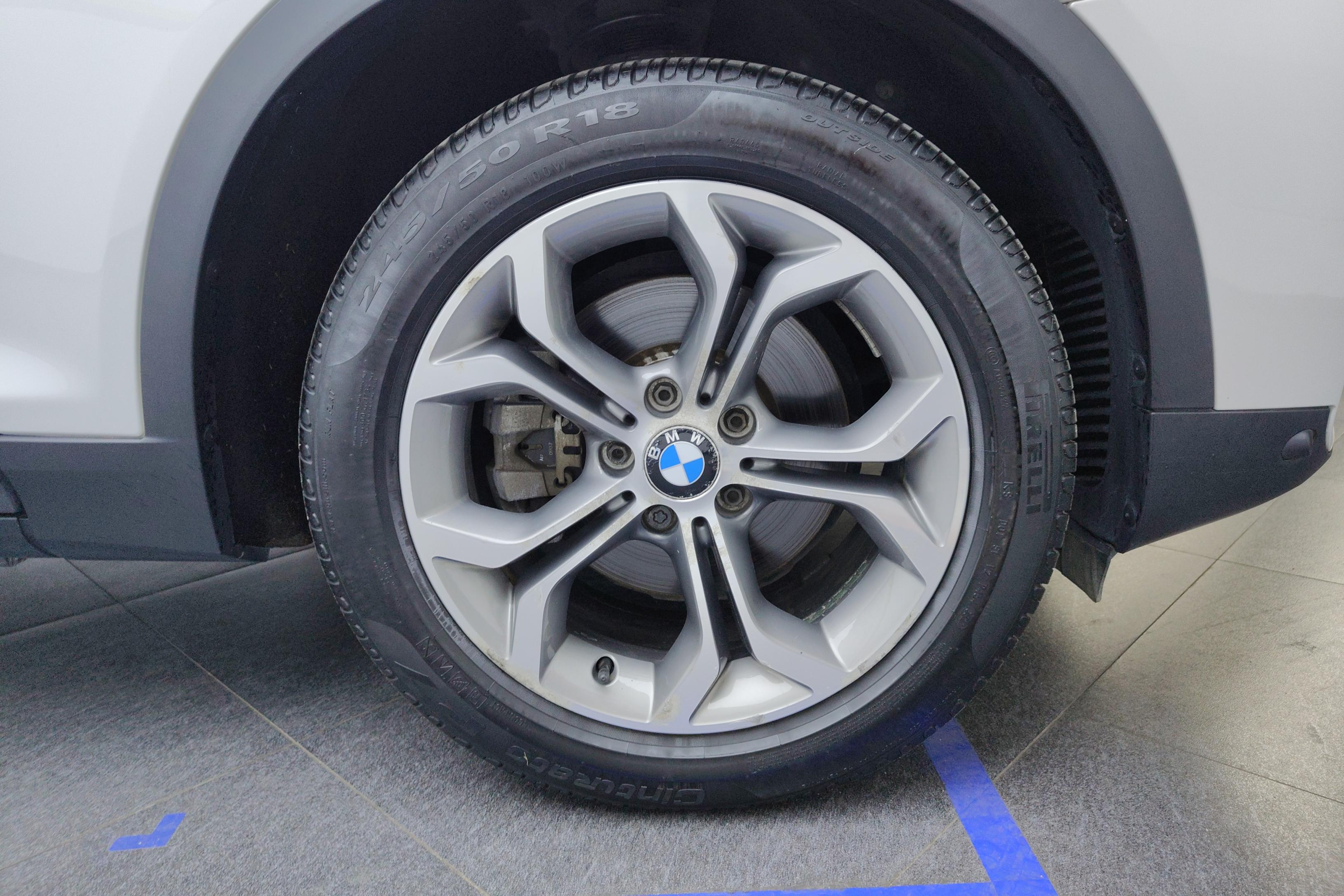 BMW X4 M40i 2018 #6 BMW X4 M40i 2018 car image #6