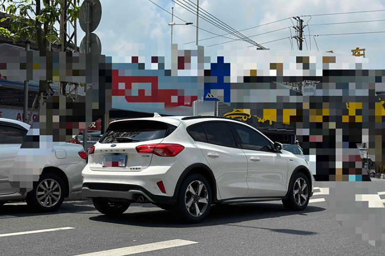 Ford Focus Active 2021 car image #6