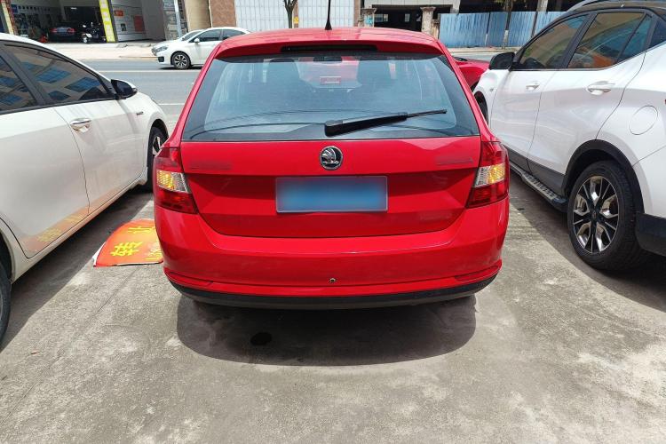 Skoda Rapid Spaceback 2015 car image #6