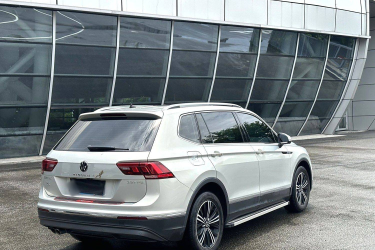 Volkswagen Tiguan L 2021 car image #6