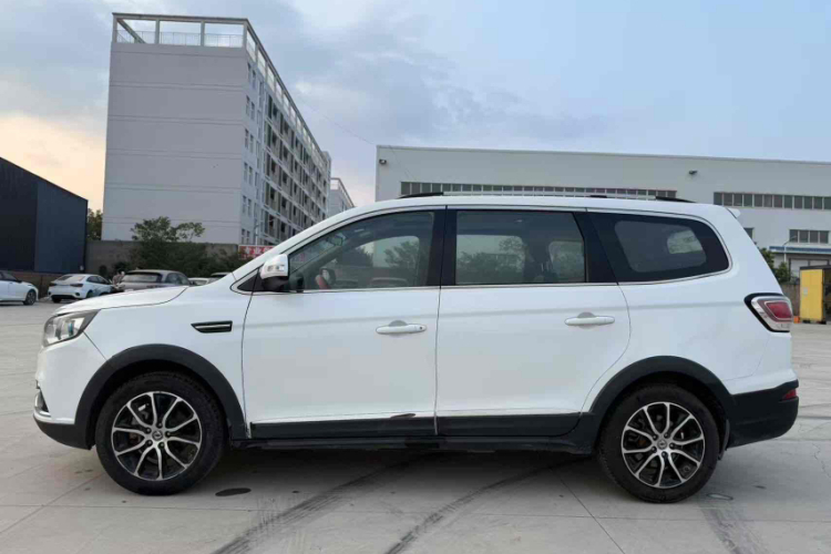 Forthing SX6 2017 #6 Forthing SX6 2017 car image #6