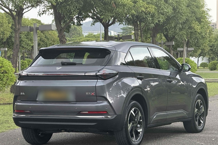 哪吒汽车 哪吒X 2024 #6 哪吒汽车 哪吒X 2024 汽车图片 #6