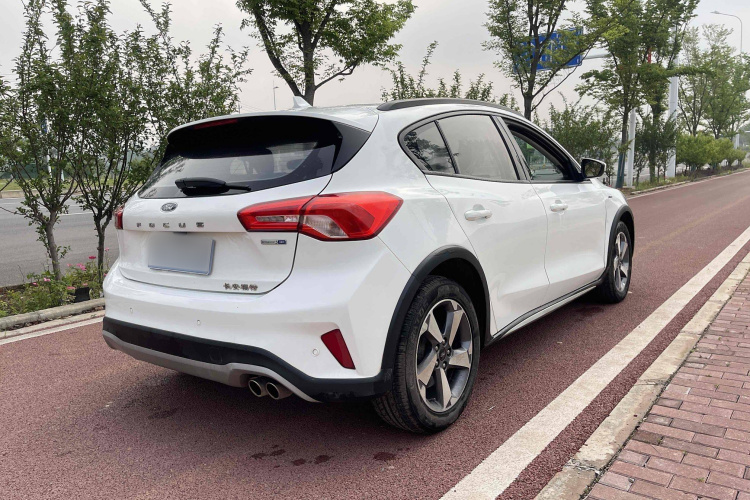 Ford Focus Active 2021 car image #6
