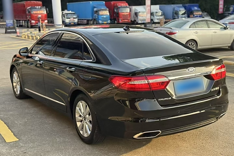 Ford Taurus 2016 car image #6