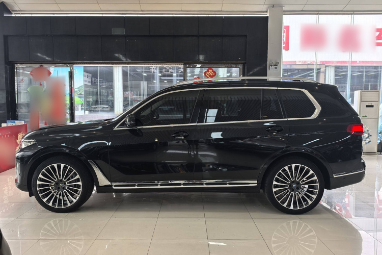 BMW X7 M60i 2022 #6 BMW X7 M60i 2022 car image #6