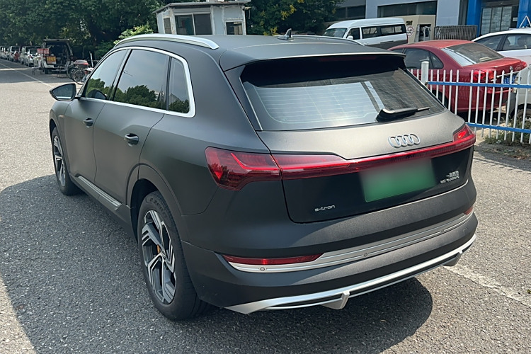 Audi e-tron 2021 صورة سيارة #6