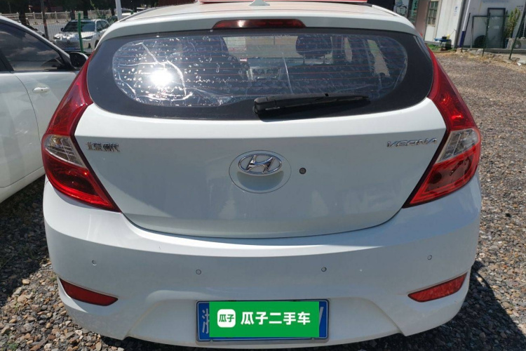 Hyundai Reina Hatchback 2015 car image #6