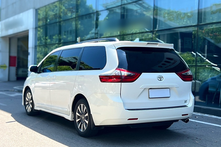 Toyota Sienna 2020 immagine di auto #6