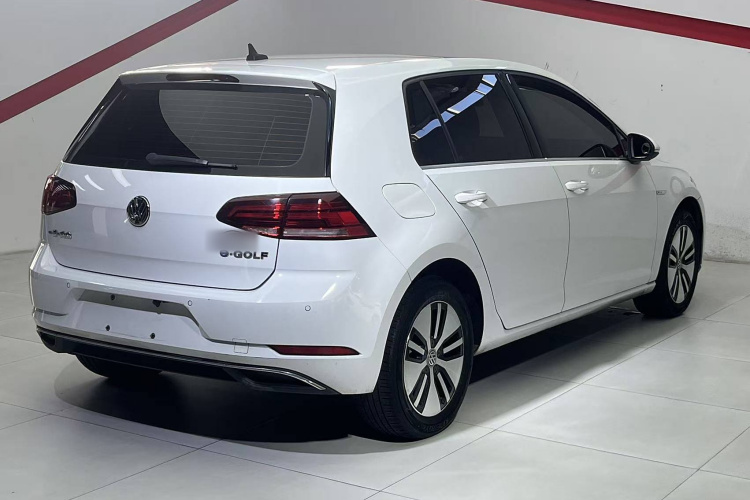 Volkswagen Golf Pure Electric 2020 car image #6
