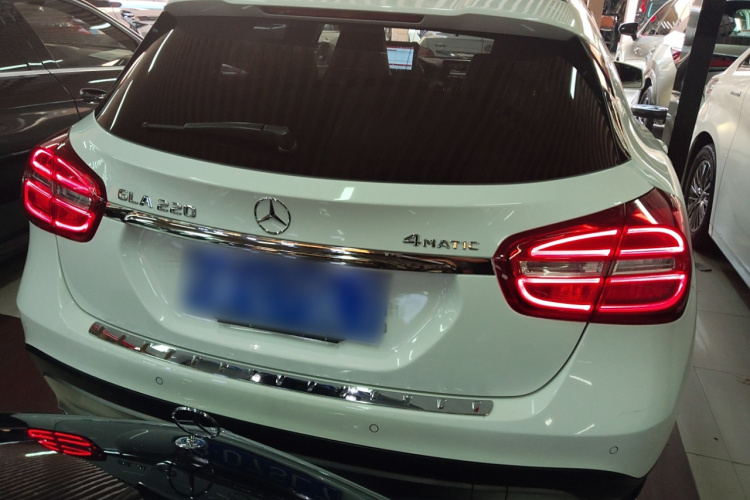 Mercedes-Benz GLA Class 2015 car image #6