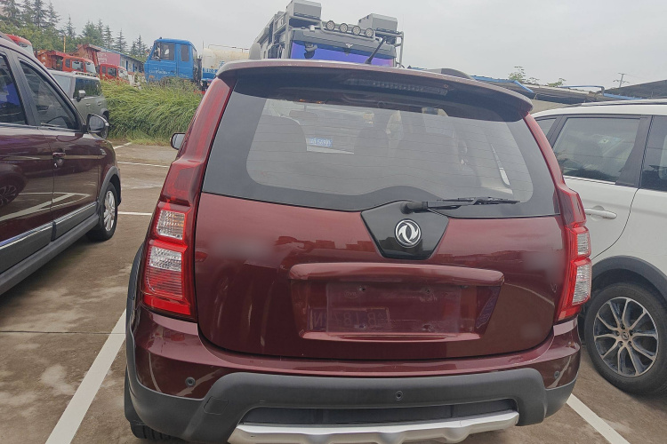 Forthing JOYEAR X5 2015 car image #6