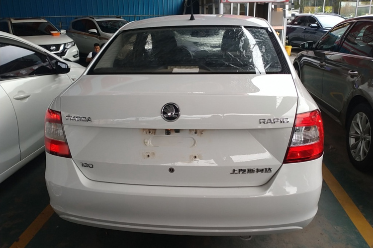 Skoda Rapid 2017 car image #6