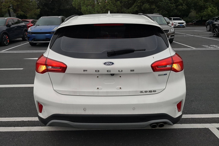 Ford Focus Active 2021 صورة سيارة #6