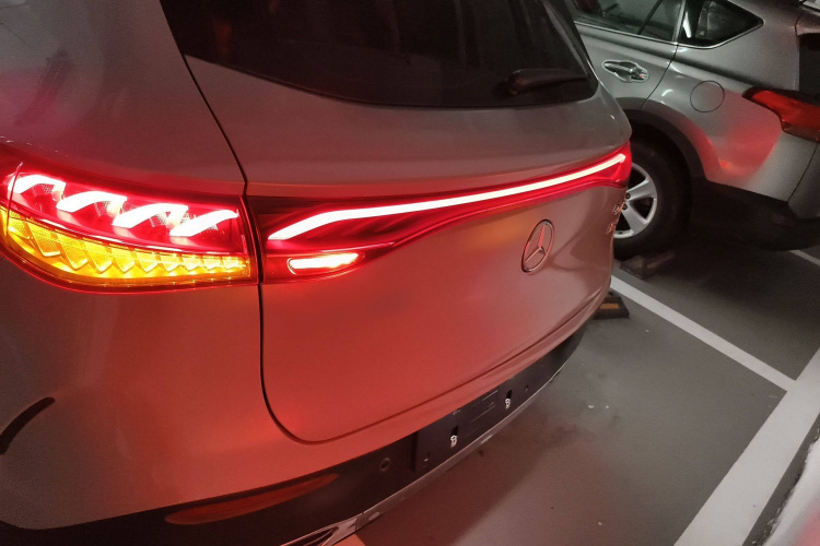 Mercedes-Benz EQE SUV 2023 #6 Mercedes-Benz EQE SUV 2023 car image #6