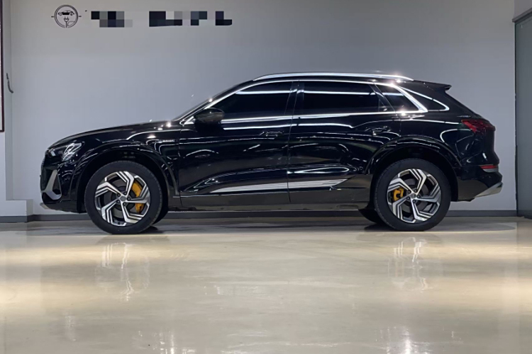 Audi e-tron 2023 #6 Audi e-tron 2023 car image #6