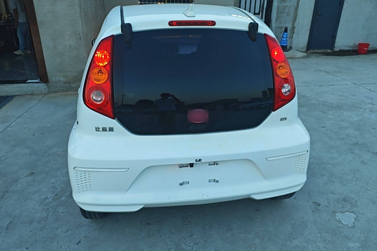 BYD e1 2019 car image #6