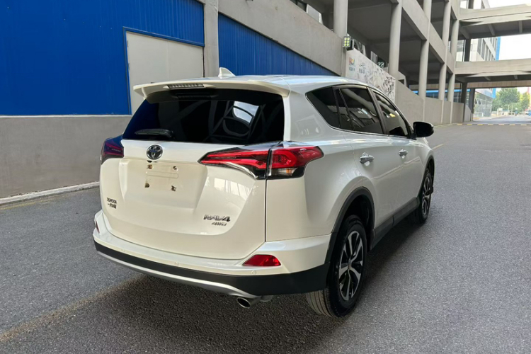 RAV4 2017 #6 RAV4 2017 car image #6