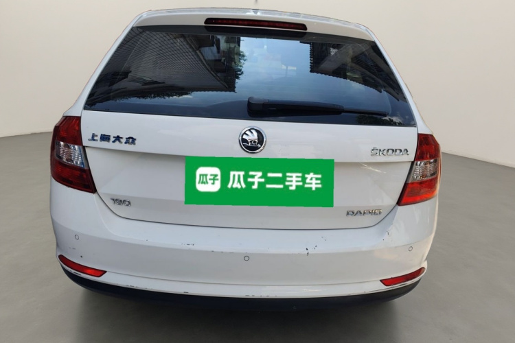 Skoda Rapid Spaceback 2016 car image #6