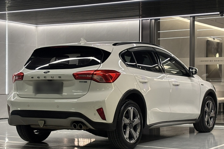 Ford Focus Active 2021 صورة سيارة #6