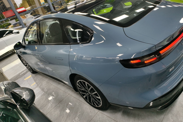 零跑汽车 零跑B01 2025 汽车图片 #6