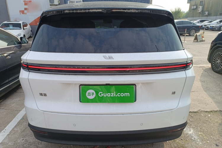 Li i8 2025 image de voiture #6