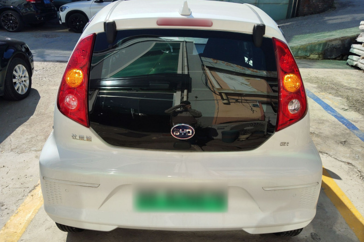BYD e1 2021 car image #6