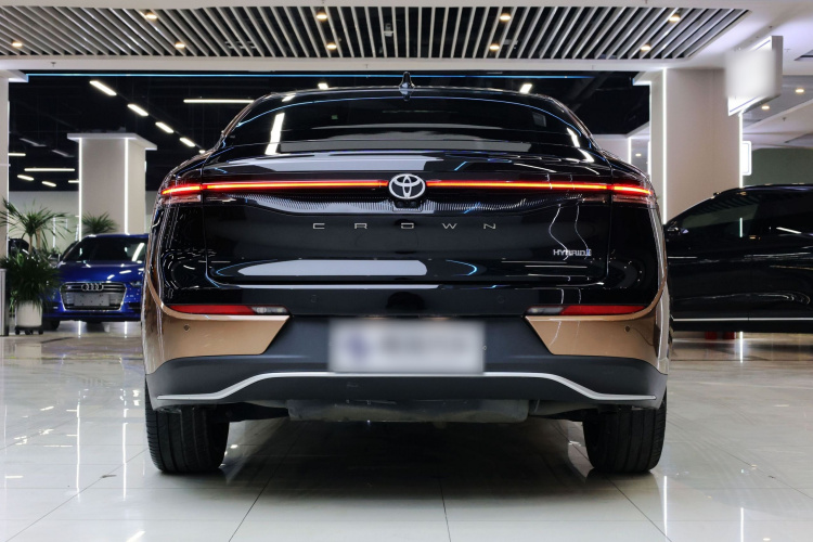 Toyota Crown 2023 immagine di auto #6