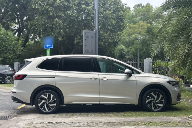 Volkswagen Viloran 2022 car image #6