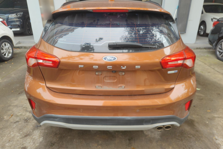Ford Focus Active 2019 car image #6
