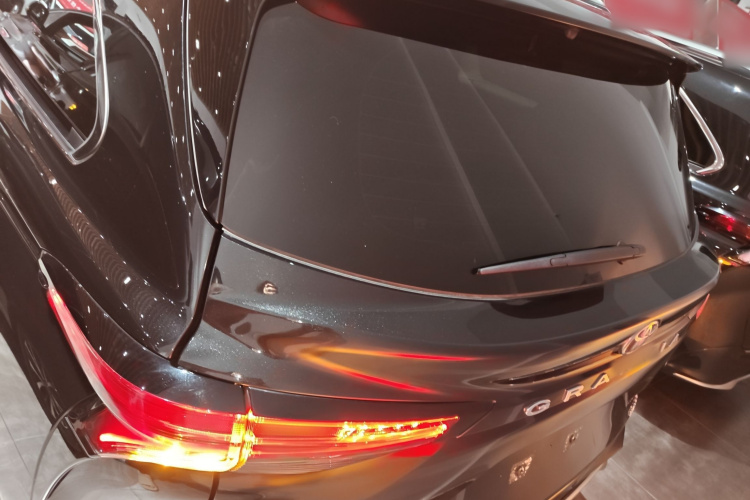 Toyota Granvia 2023 immagine di auto #6