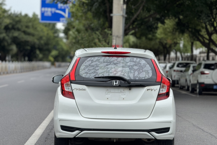 Honda Fit (Imported) 2018 car image #6