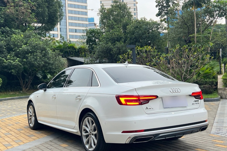 Audi A4 2019 car image #6