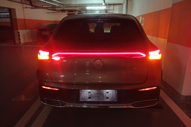 Mercedes-Benz EQE SUV 2023 immagine di auto #6