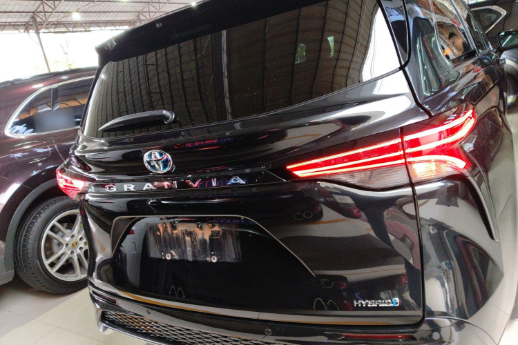 Toyota Granvia 2022 immagine di auto #6